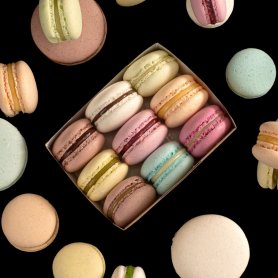 Бокс номер 2 «Очарование» Мини макаронсы от интернет-магазина «Космея» в Южно-Сахалинске